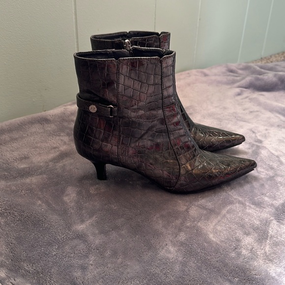 Anne Klein Black Low Heel Ankle Boots - Picture 1 of 13